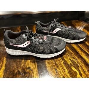 Saucony Girls Velocity Running Shoes Black Pink SY56427 Size 5W‎ Wide Sneakers